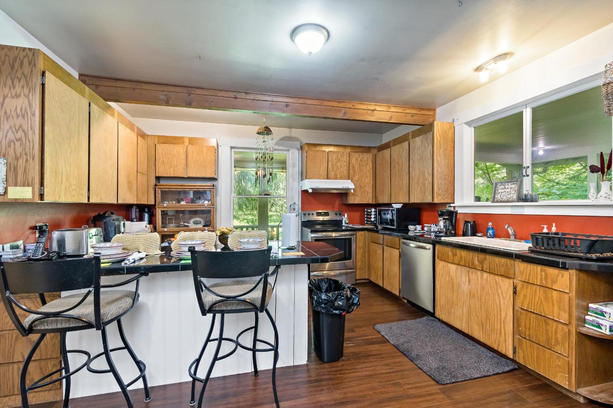 Mountain Meadows Inn & Chalet Suites Эшфорд Экстерьер фото